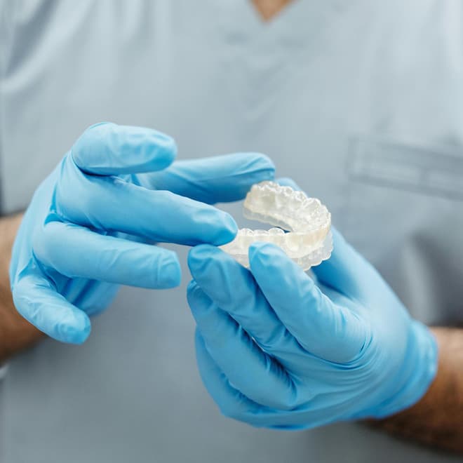 Retainer in Bern und Köniz – dauerhaft gerade Zähne